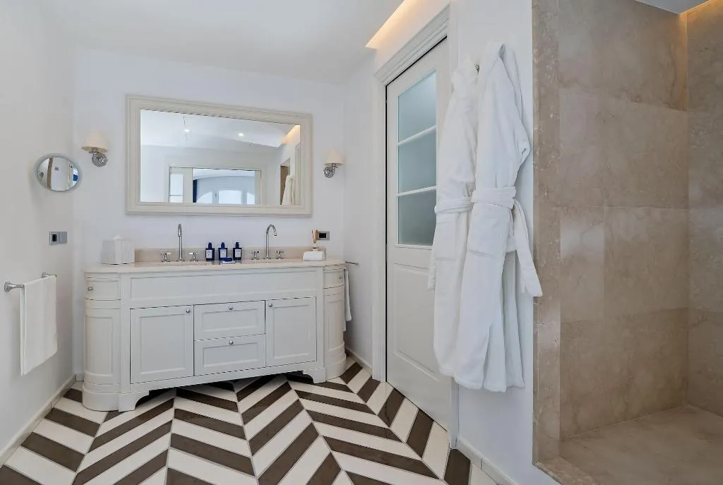 Room, Borgo Santandrea, Naples