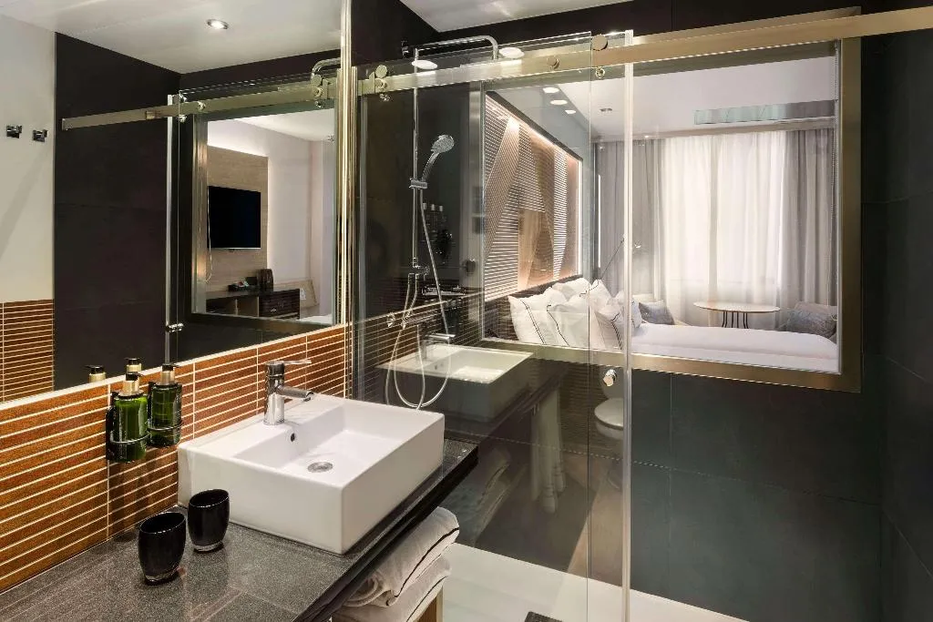 DOUBLE QUEEN SIZE BED Room, Melia Avenida America, Madrid