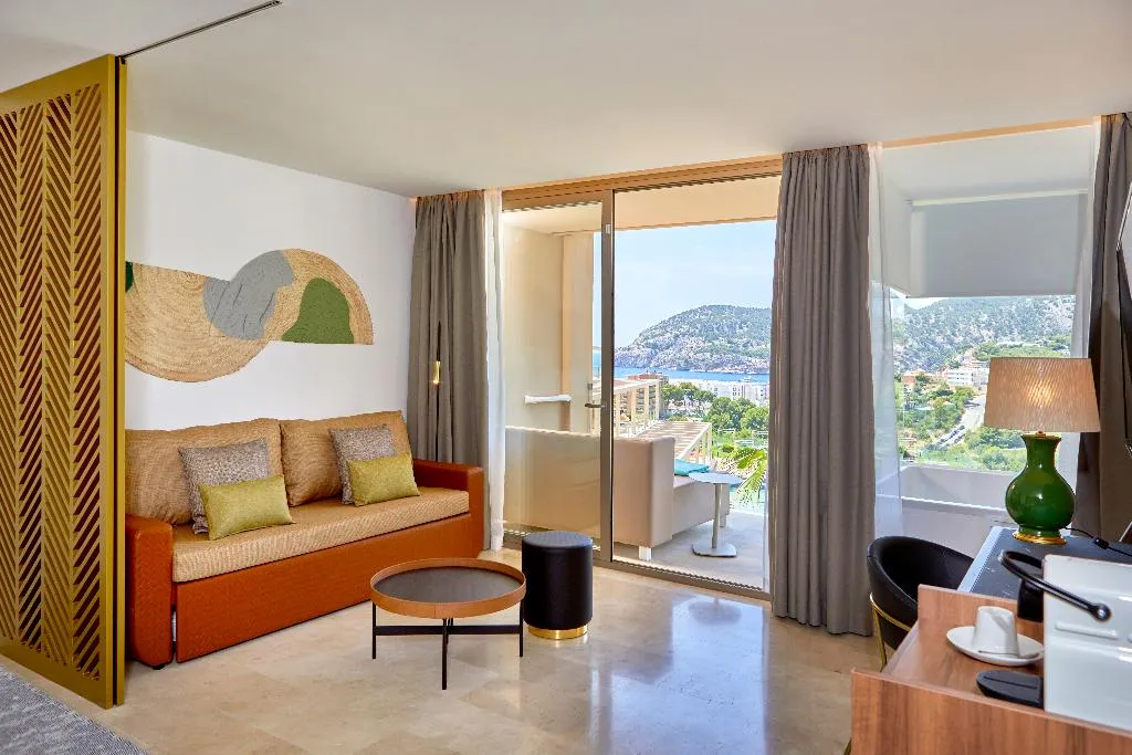 JUNIOR SUITE CAPACITY 4 Room, Zafiro Palace Andratx, Majorca
