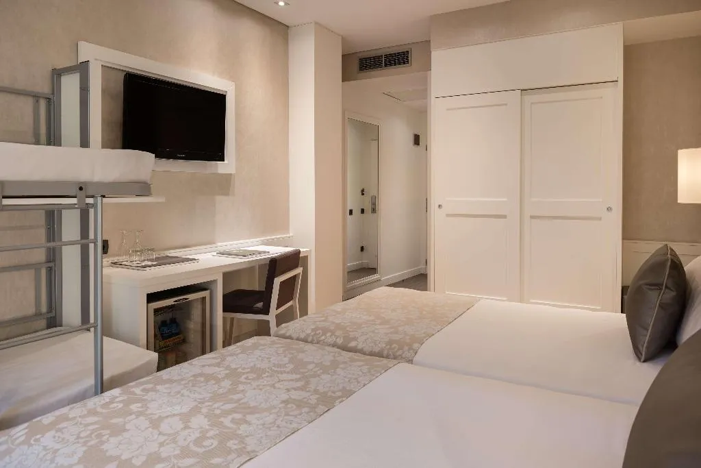 Room, Catalonia Puerta del Sol, Madrid