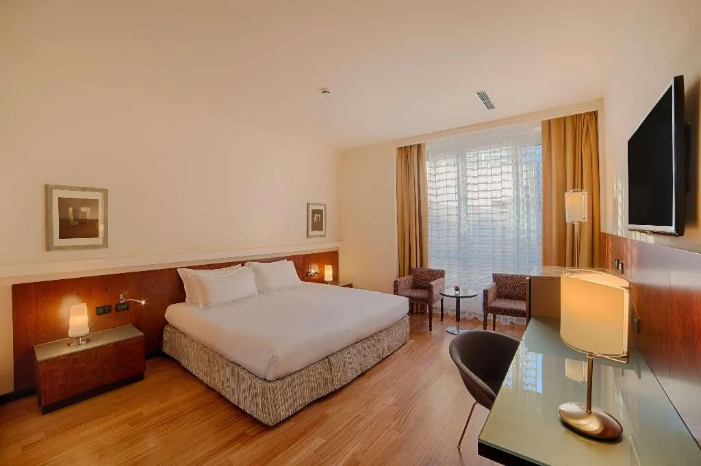 Room, NH Bergamo, Milan