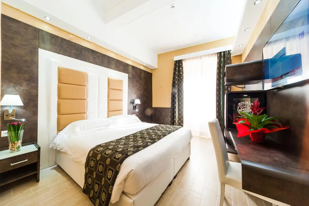 DOUBLE DELUXE WITH BALCONY Room, Relais Trevi 95 Boutique Hotel, Rome