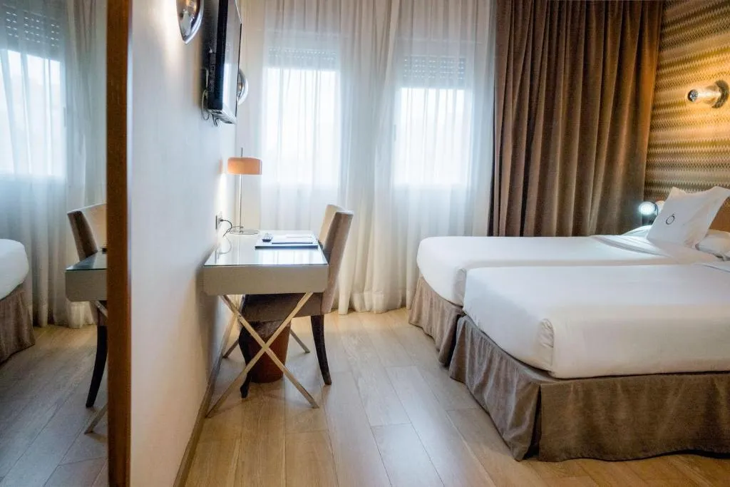 DOUBLE STANDARD Room, Hotel Opera, Madrid