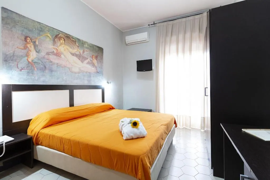 Room, Hotel Del Sole, Naples