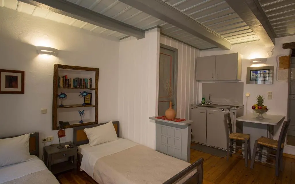 Room, Nostos, Crete