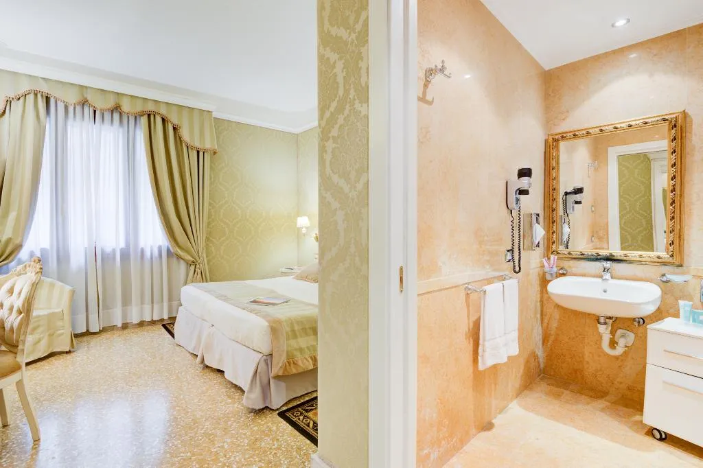 Room, Al Duca Venezia, Venice