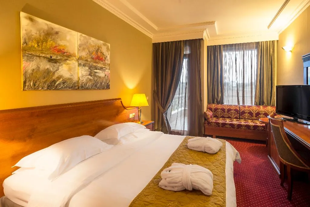 FAMILY ROOM STANDARD Room, Royal Hotel Thessaloniki, Halkidiki