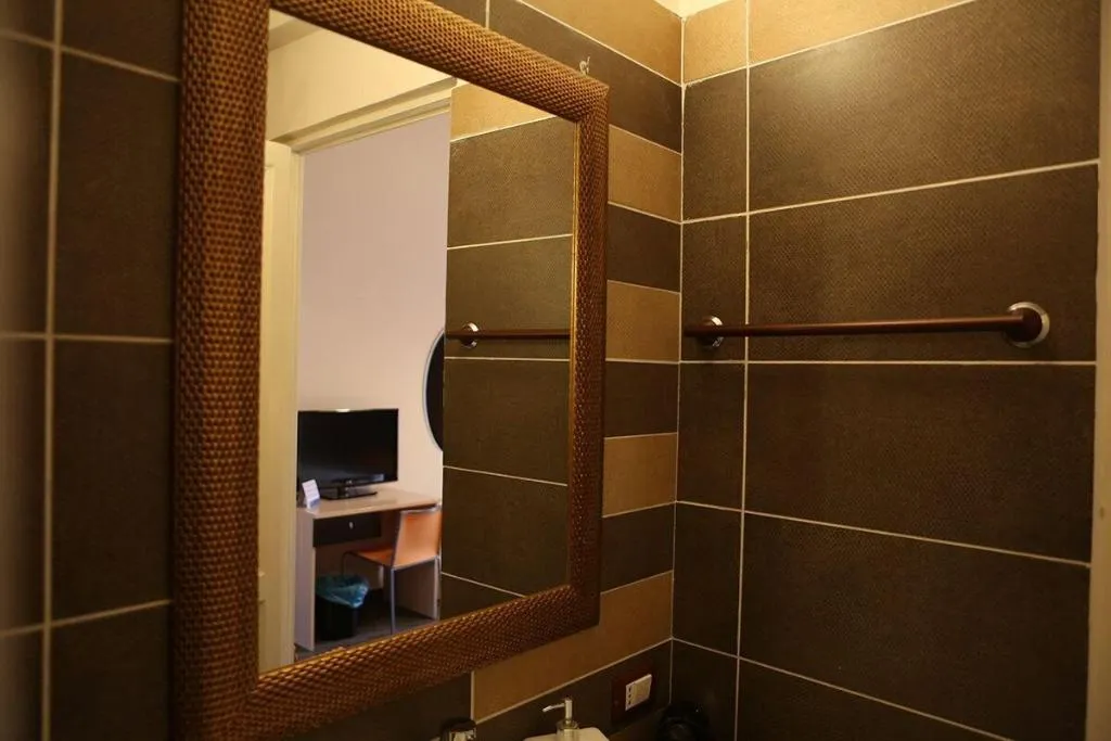 Room, Le 3 B, Catania