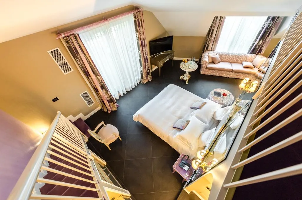 Room, Villa e Palazzo Aminta, Milan