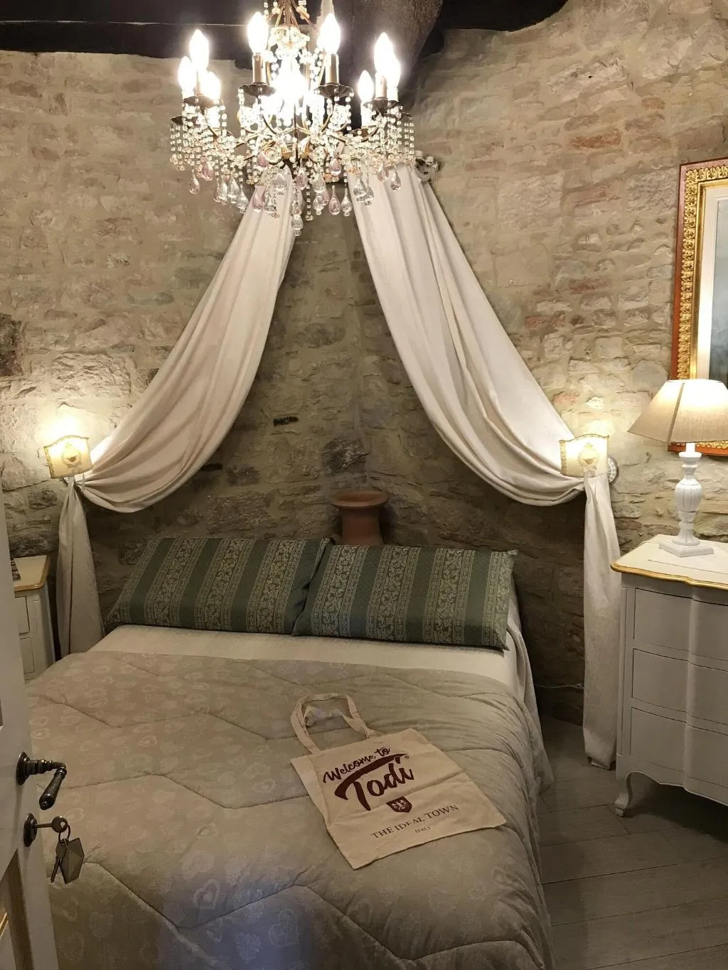 Room, B&B Residenza Teatro Antico, Perugia