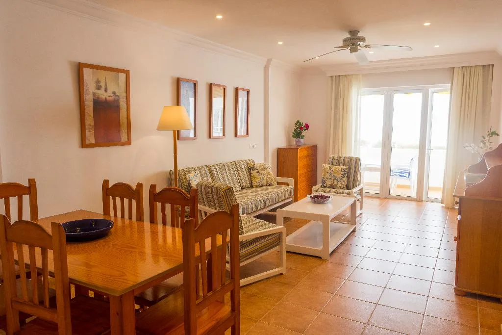 APARTMENT CAPACITY 6 TWO BEDROOMS Room, Hamilton Court, Menorca