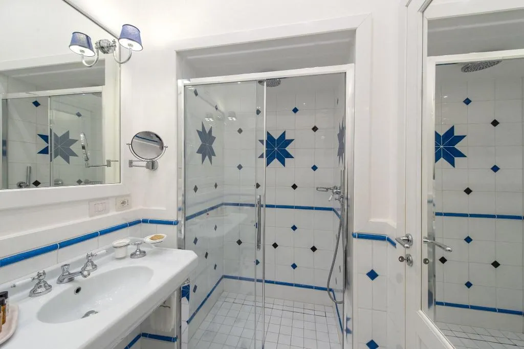 DOUBLE QUEEN SIZE BED Room, Hotel Onda Verde, Naples