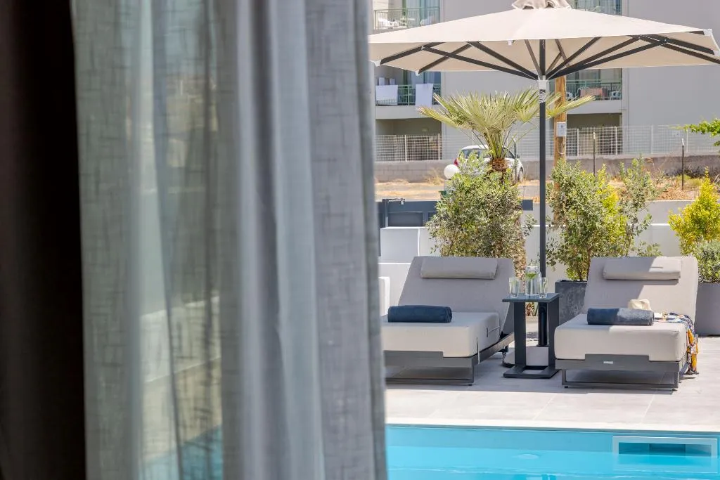 SUITE DELUXE WITH PRIVATE POOL Room, John Mary Apartments Gouves, Crete