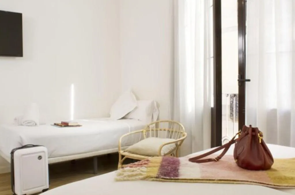 Room, Som Nit Born, Barcelona