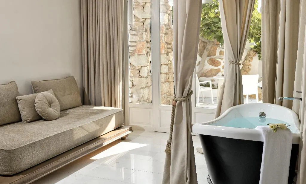 SUITE THREE BEDROOMS WITH PRIVATE POOL Room, Saint John Hotel Villas & Spa, Mykonos