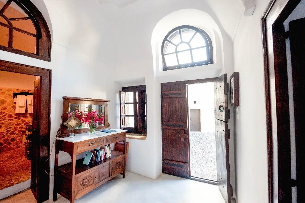 VILLA THREE BEDROOMS WITH PRIVATE POOL Room, Santorini Heritage Villas & Mansions, Santorini