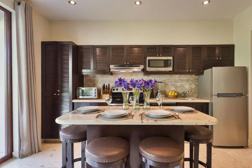 QUADRUPLE TWO BEDROOMS Room, El Taj Ocean Front and Beachside Condo Hotel, Playa Del Carmen