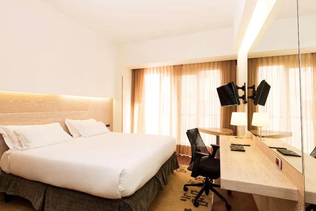 DOUBLE KING SIZE BED Room, Hilton Garden Inn Rome Claridge, Rome