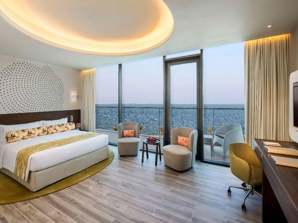 Double or Twin WITH BALCONY Room, The Retreat Palm Dubai MGallery by Sofitel, Dubai