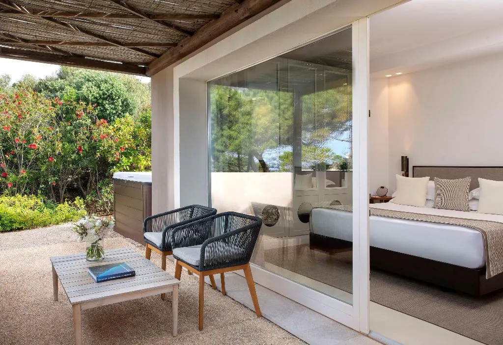 SUITE STANDARD Room, Baia di Chia Resort Sardinia, Curio Collection, Cagliari