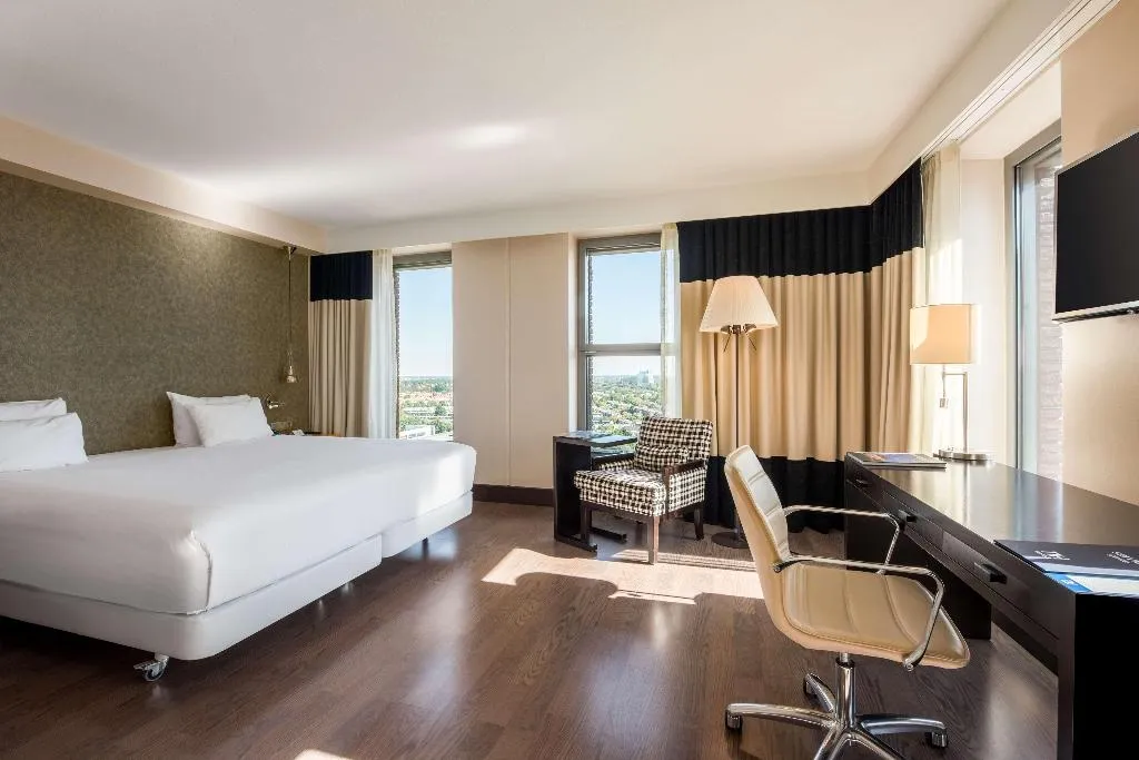 Room, NH Den Haag, Amsterdam
