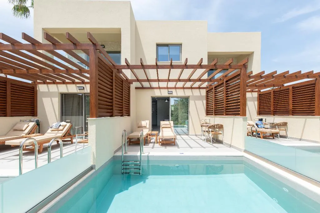 Room WITH PRIVATE POOL Room, Sirios Village, Crete