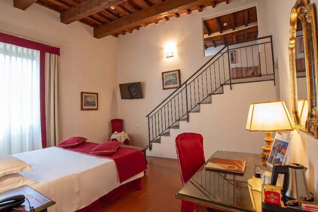 JUNIOR SUITE STANDARD Room, Machiavelli Palace, Florence