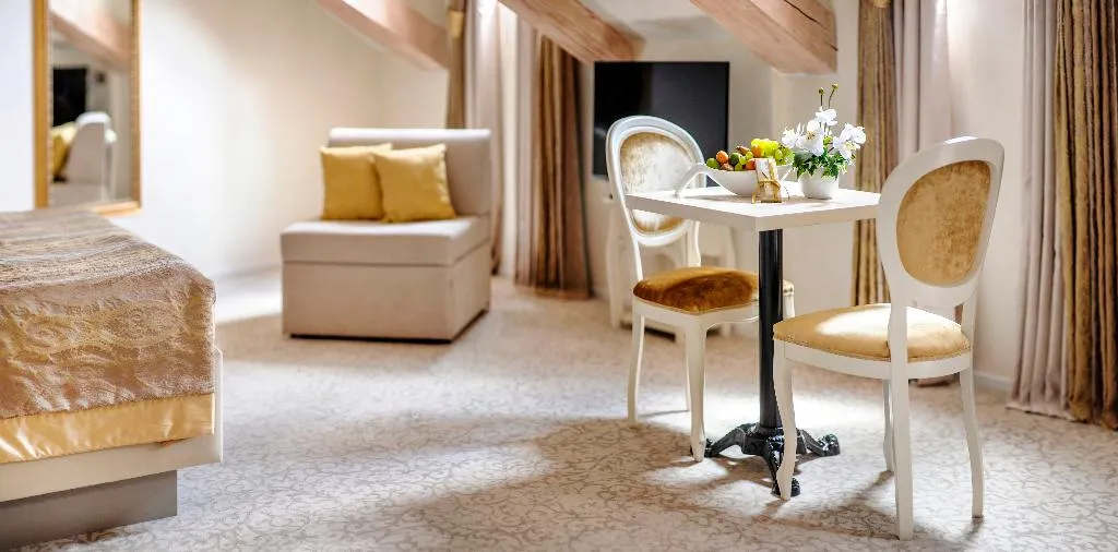 SUITE DELUXE ONE BED Room, Heritage Hotel Life Palace, Split