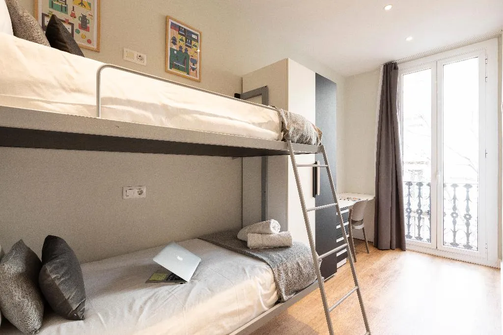APARTMENT CAPACITY 4 TWO BEDROOMS Room, Aspasios Urquinaona Design, Barcelona