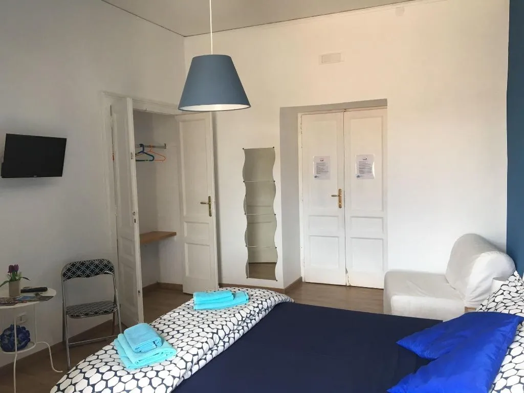 Room, B&B Tarumbò, Naples