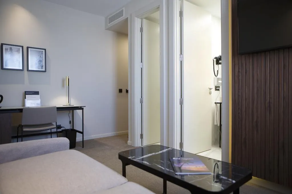 FAMILY ROOM DELUXE TWO BEDS Room, Hotel Riu Plaza España, Madrid