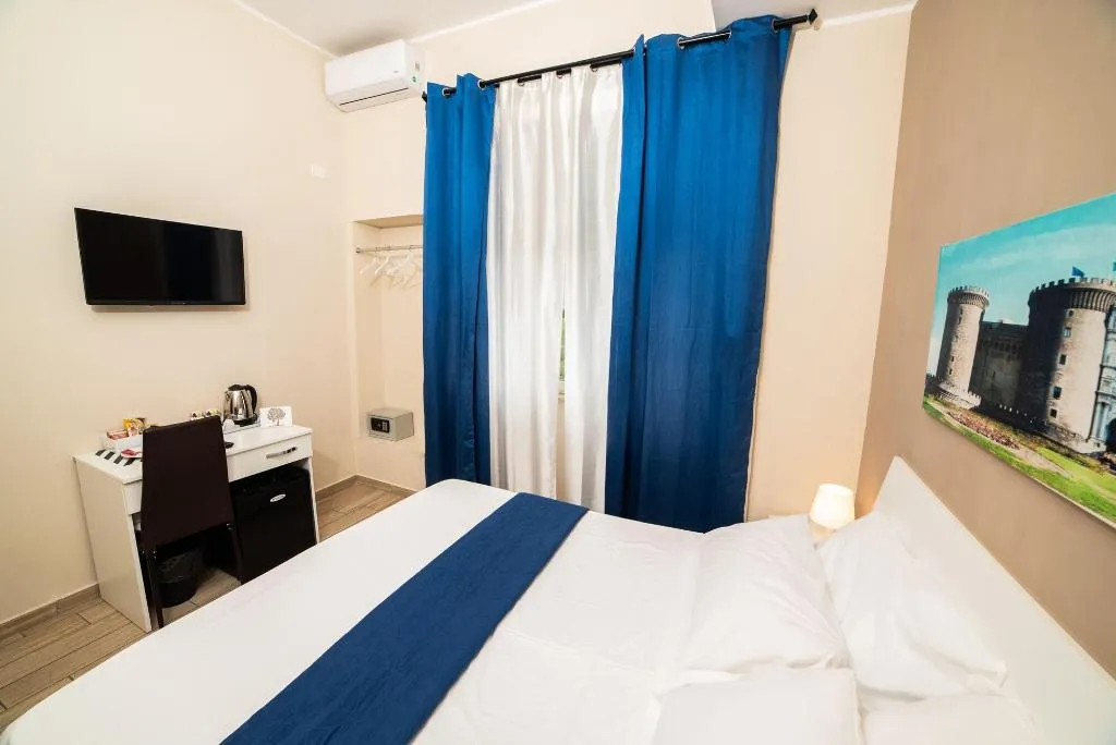 Room, B B Metropolitan, Naples