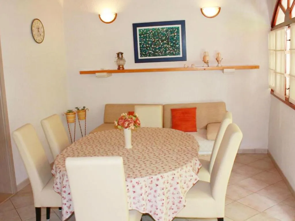 APARTMENT CAPACITY 5 Room, Olga, Split
