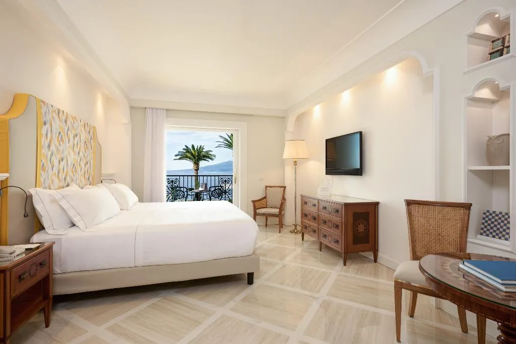 SUITE SEA VIEW Room, Grand Hotel Royal, Naples