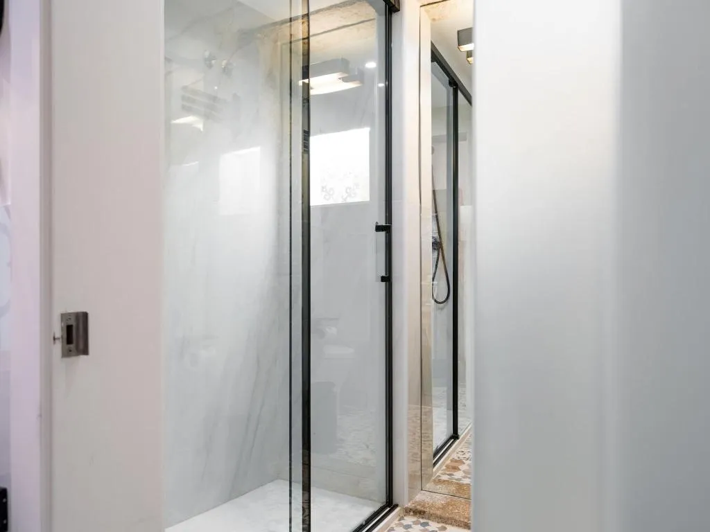 DOUBLE INNER-QUEEN SIZE -VUODE Room, The Art Inn Lisbon, Lisbon