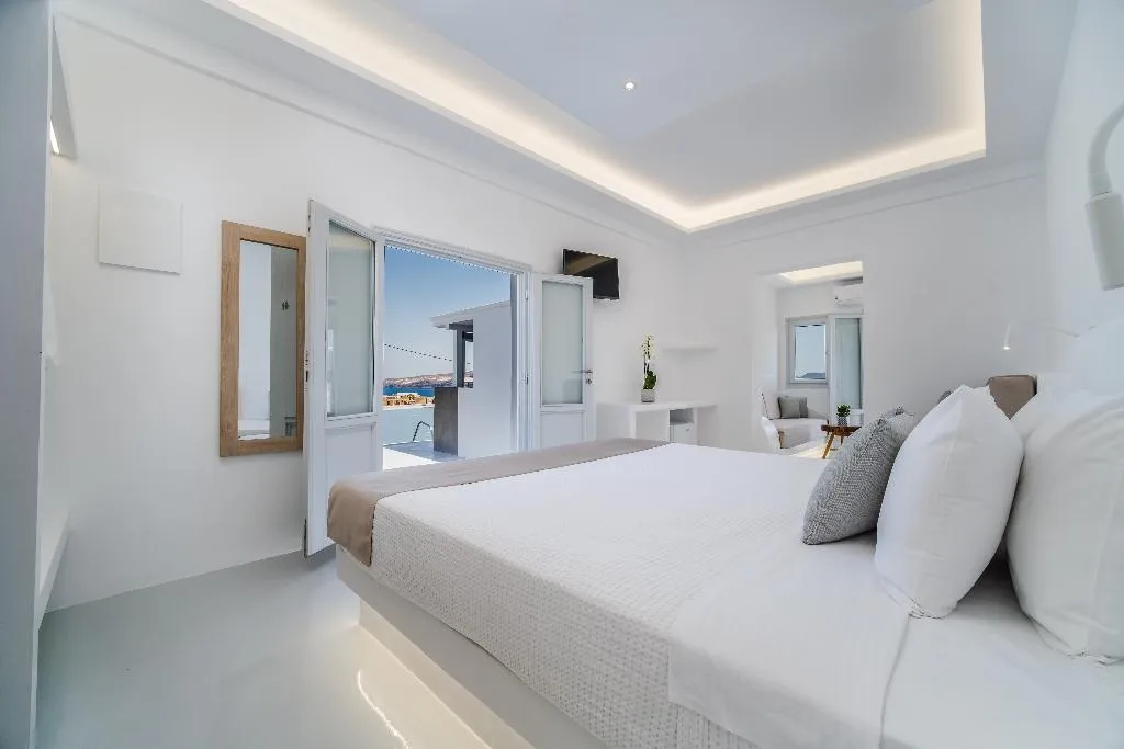 SUITE DELUXE SEA VIEW Room, Serenita Luxury Suites, Santorini