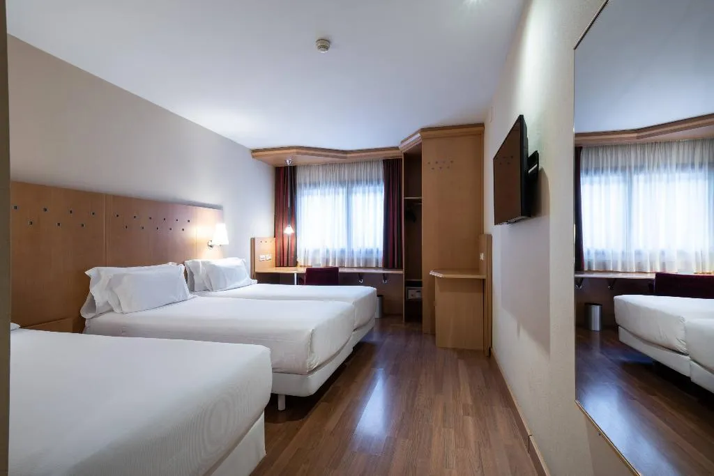 TRIPLE STANDARD Room, Catalonia La Maquinista, Barcelona