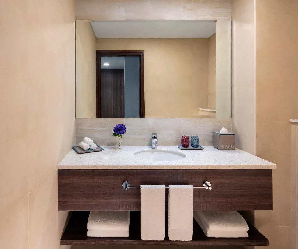 APARTMENT SEA VIEW THREE BEDROOMS Room, Avani Plus Palm View Dubai Hotel and Suites, Dubai