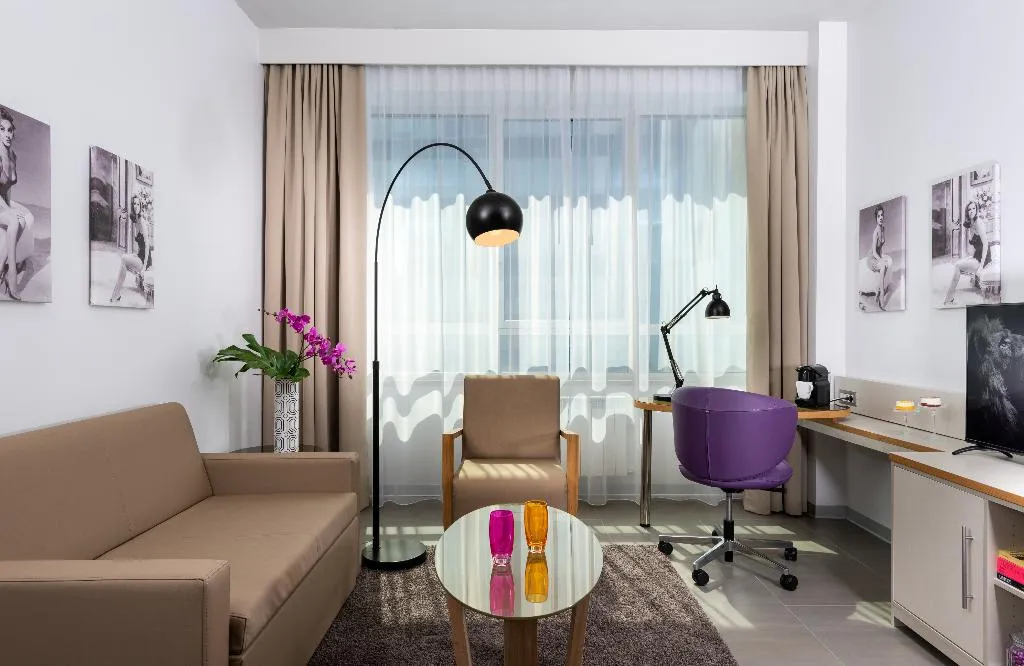SUITE CAPACITY 3 Room, NYX Hotel Milan by Leonardo Hotels, Milan