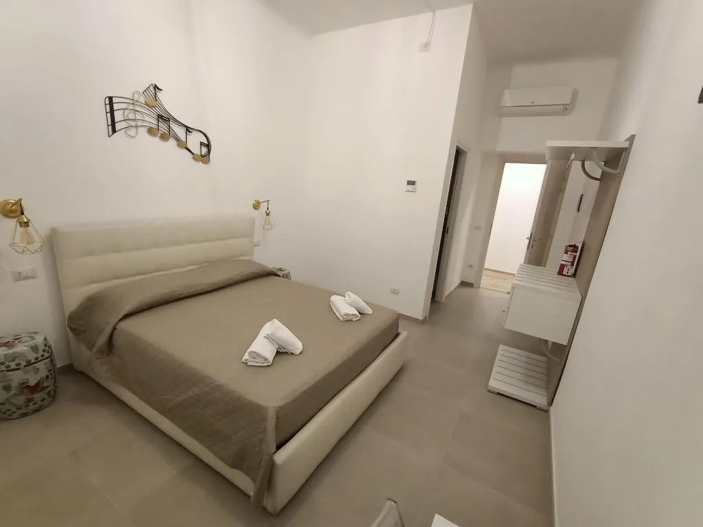 Room, Happy Home 2C, Naples