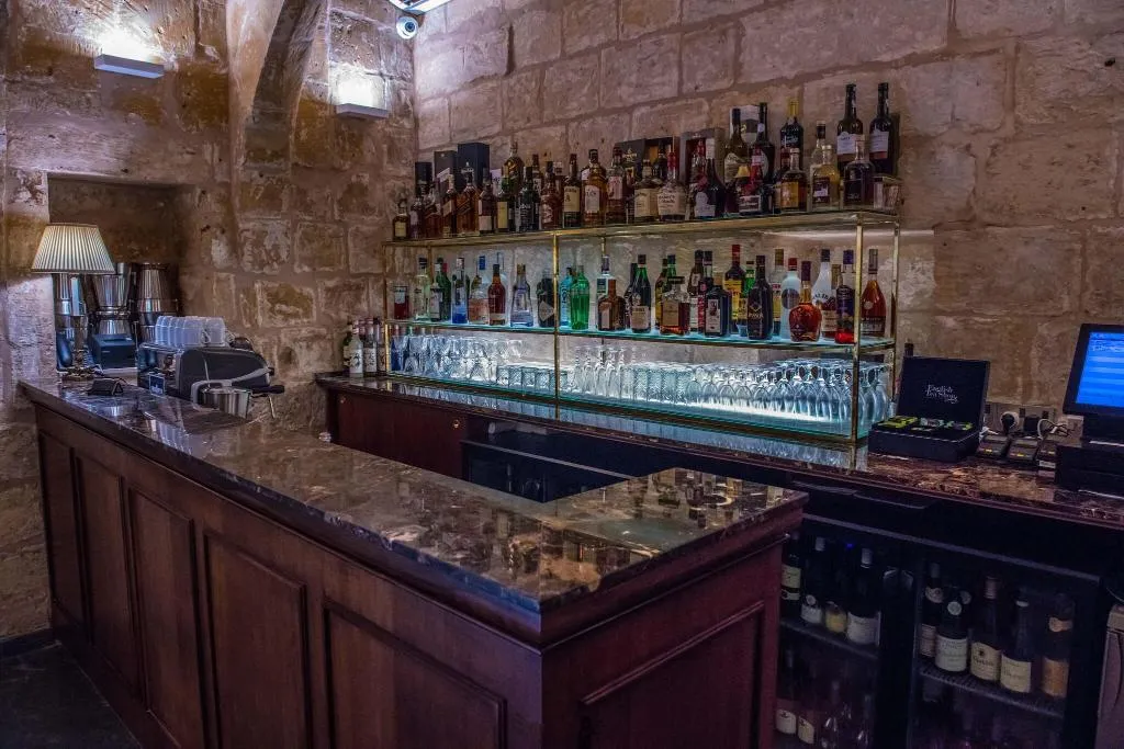 Bar, Palais Le Brun, Malta
