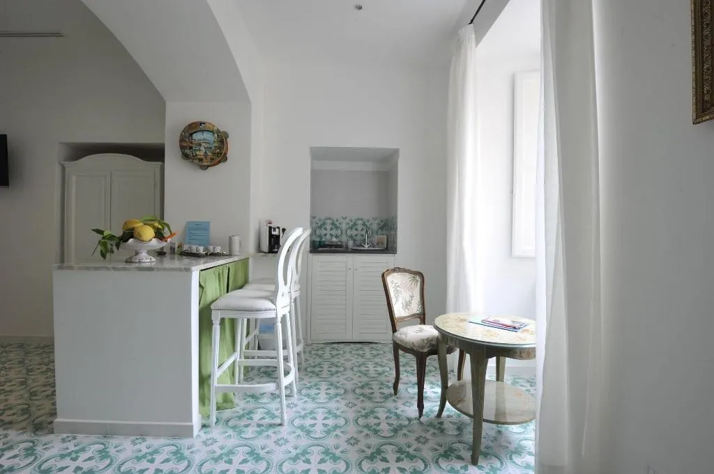 Room, Surriento Suites, Naples