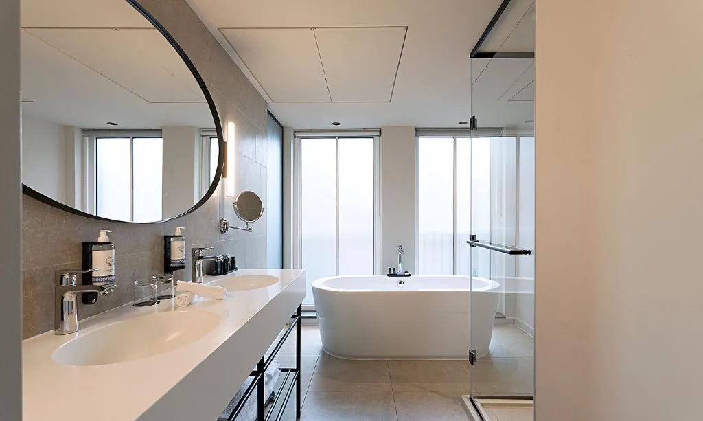 DOUBLE PREMIUM WITH VIEWS Room, Pestana Amsterdam Riverside, Amsterdam