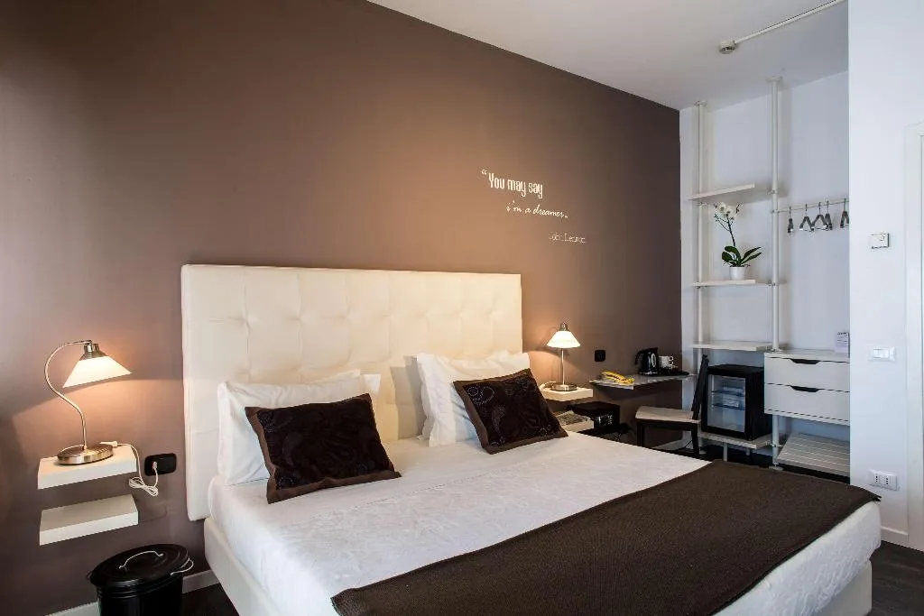 Room, Mirage, Florence