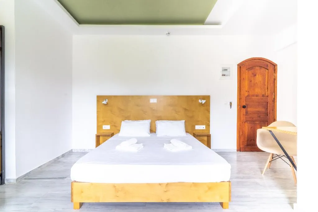 QUADRUPLE ONE BEDROOM ONE BATHROOM Room, Prince Of Lillies, Crete