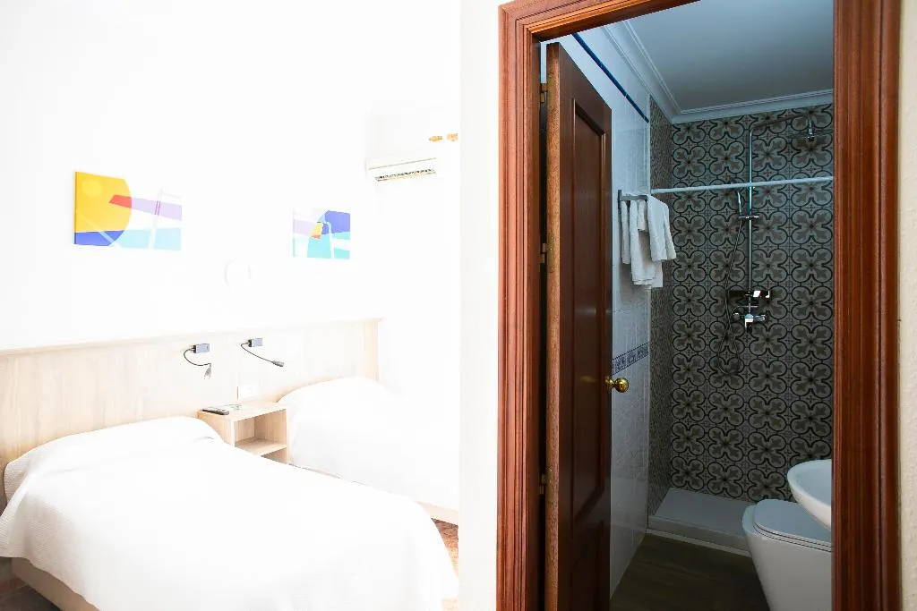 DOUBLE WITH DOUBLE BED Room, Pensión dulces sueños, Seville
