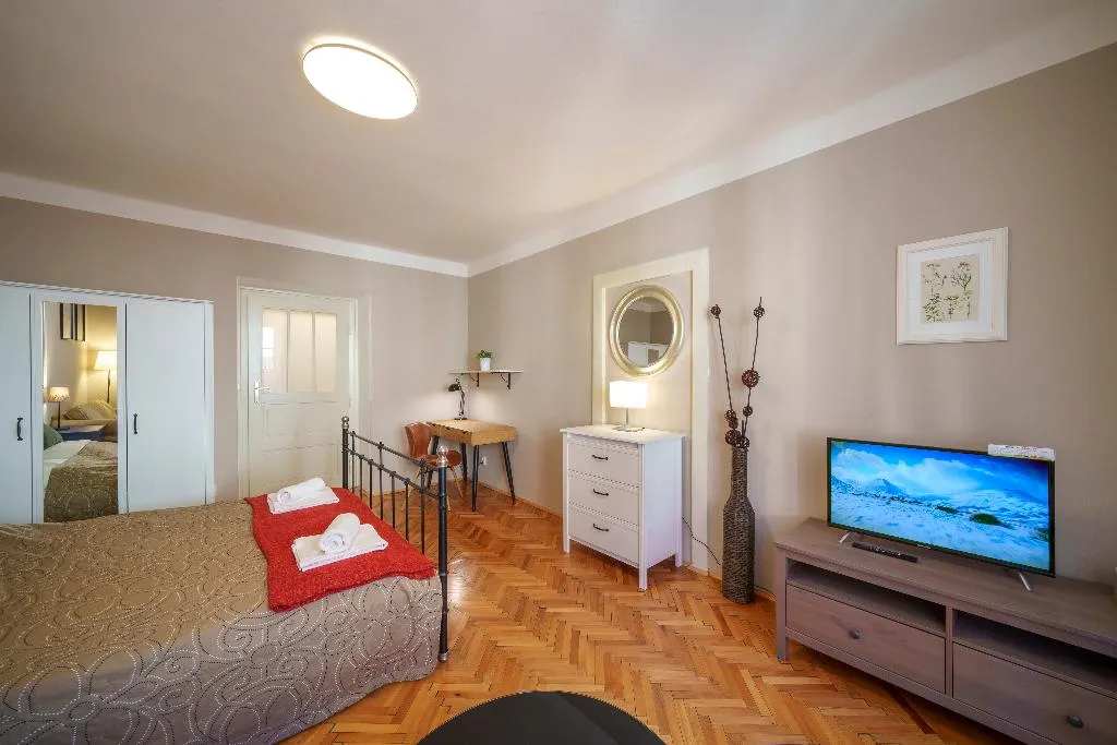 FAMILY ROOM CAPACITY 10 Room, Old Town - Templova Apartments, Prague