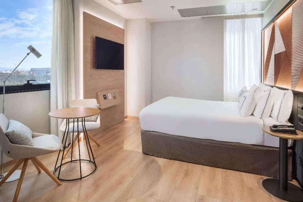 DOUBLE QUEEN SIZE BED Room, Melia Avenida America, Madrid