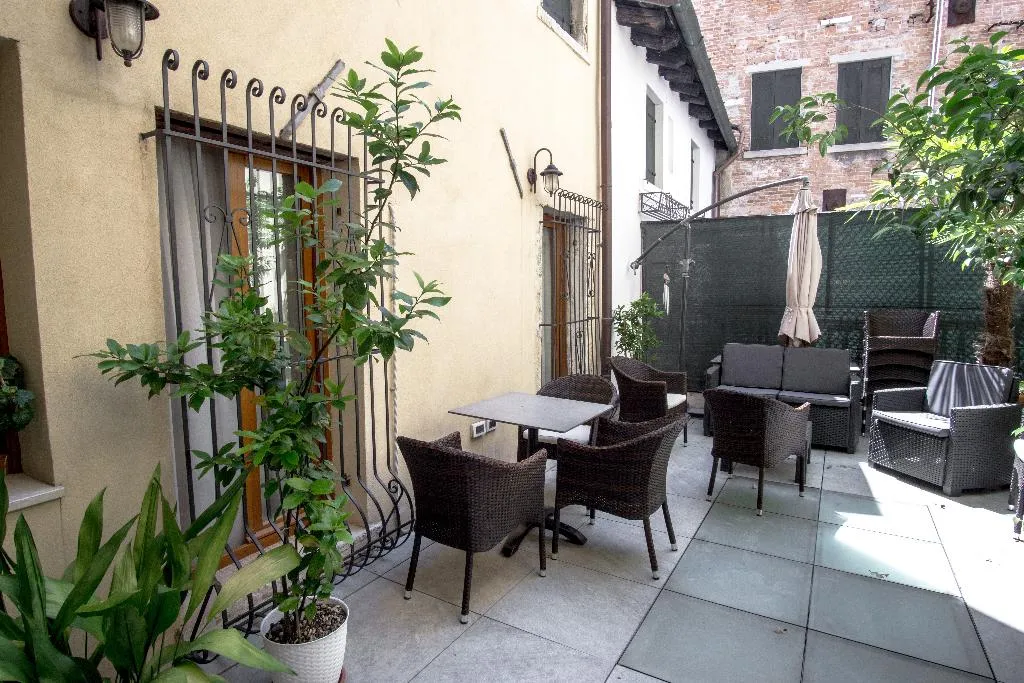 Terrace, Antigo Trovatore, Venice