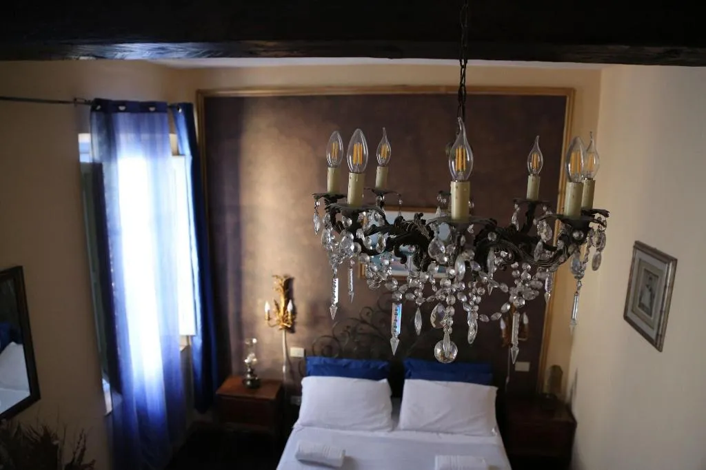 Room, Riverbanks, Florence